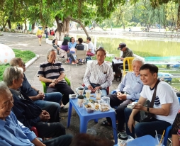 Một kỷ niệm với anh Quách Văn Quí, khóa 1CS, tại điểm hẹn công viên Lê Thị Riêng.-